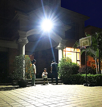 Super Bright IP66 Waterproof 100W Outdoor LED Solar Panel Flood Lights